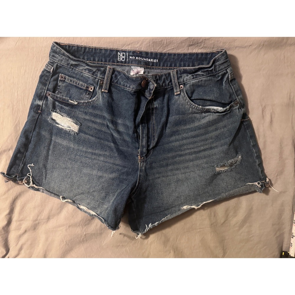 No Boundaries Womens Distressed Denim Jean Shorts Medium Wash Size 13 Raw Hem